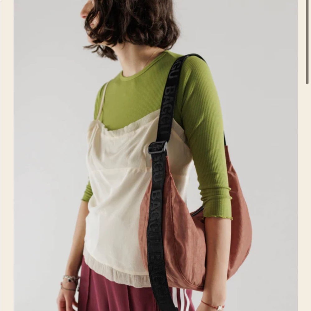 BAGGU Medium nylon crescent bag